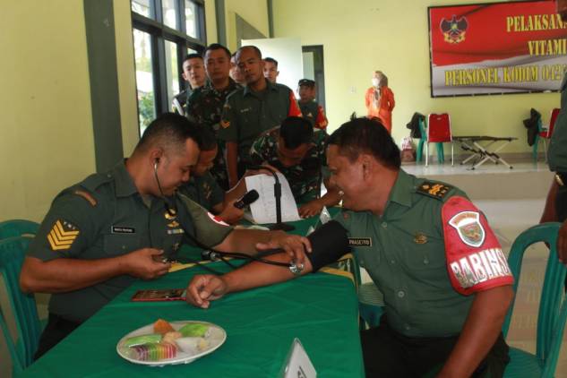 Peduli Kesehatan Para Babinsa, Kodim 0421/Ls Berikan Suntikan Vitamin C CuplikCom-Peduli-Kesehatan-Para-Babinsa, -Kodim-0421Ls-Berikan-Suntikan-Vitamin-C-25052023145126-IMG-20230525-WA0044.jpg